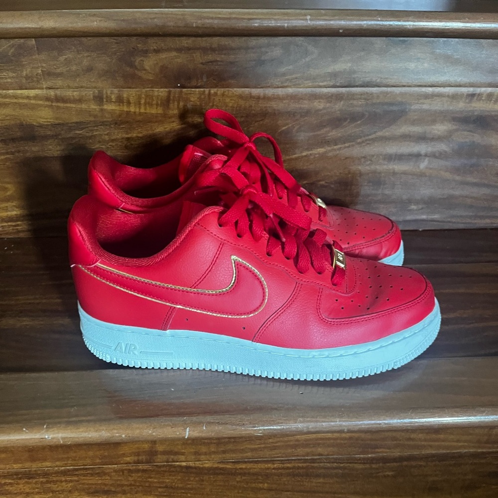 Red gold swoosh Nike AF1